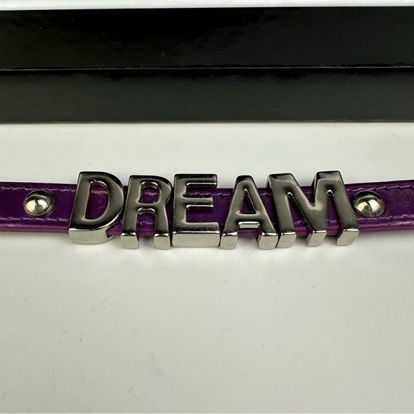 BCBG Generation ‘Dream’ Affirmation Bracelet Snap Cuff Purple Silver Tone w/ Box - Picture 2 of 6
